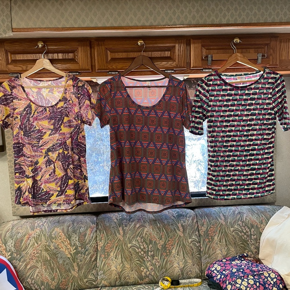 [Bundle] LuLaRoe Basic Patterned T-shirt 3 pieces Linen Blend Elastic S/XS